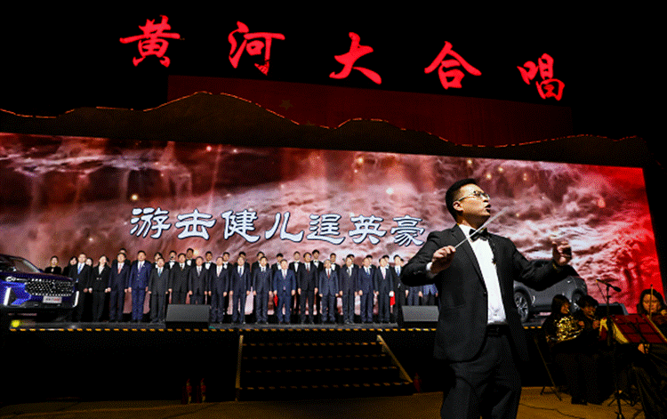 T99形象代言人张涵予惊喜亮相一汽奔腾品牌之夜