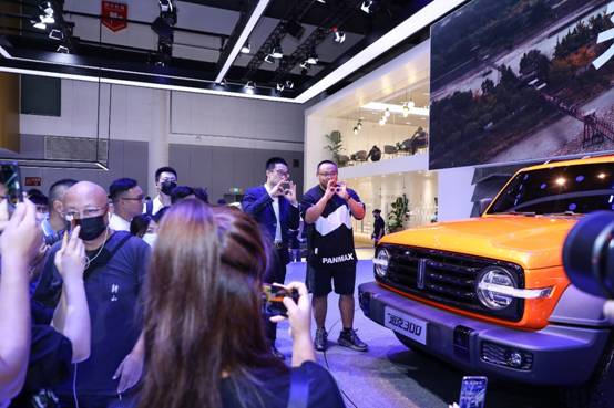 成都车展“爆款”首秀!WEY品牌坦克300成“最值得期待智能越野SUV”