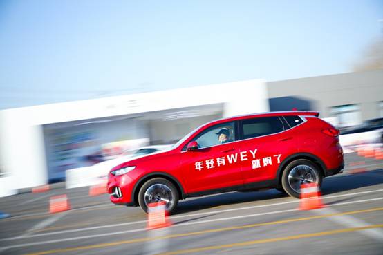 360度全景影像,全自动泊车……WEY携手世界最大驾校,打造智能学车新体验